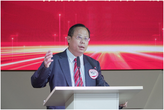 海南政法職業(yè)學(xué)院副院長、海南省委“講師團(tuán)”成員、教授、博士生導(dǎo)師朱錦茂。符敦孝攝