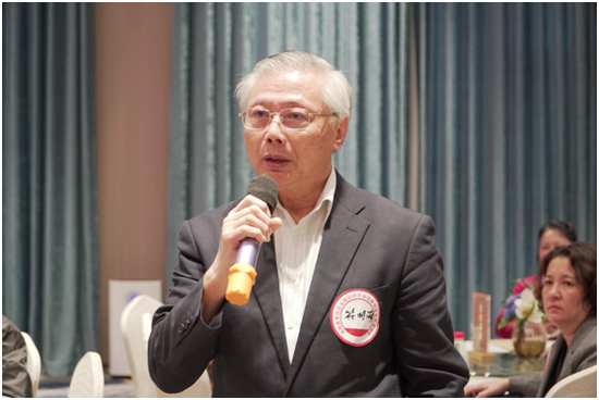 日本海南總商會(huì)會(huì)長、?？诶踔畼淙毡玖侠聿蛷d董事長符明潮。符敦孝攝